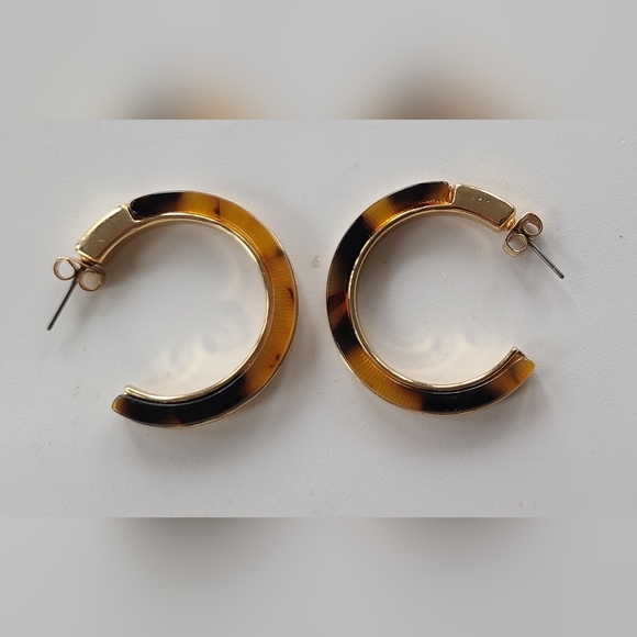 Gold-Tone Tortoise Look Medium Hoop Earrings, 1.5" - Picture 4 of 5